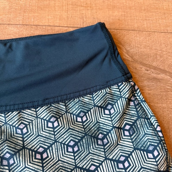 Carve Designs Borneo Shorts Womens Small Quick Dry UPF geometric design Coconut - Picture 5 of 9